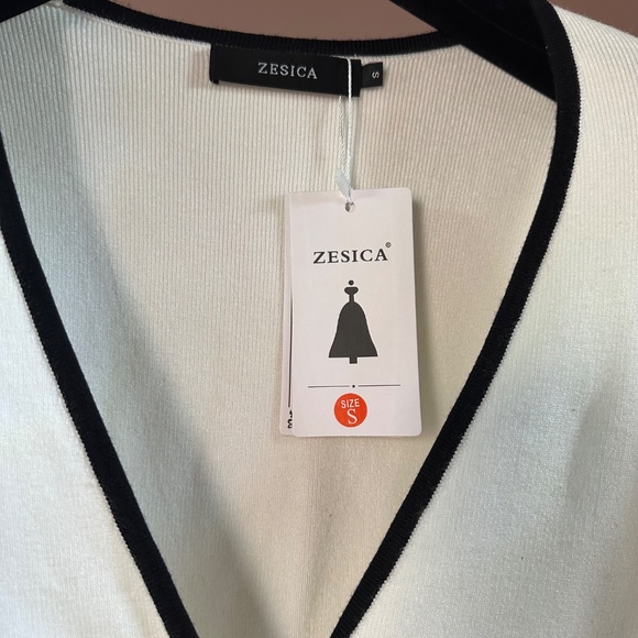 NWT Gold Button Cardigan W/ Black & White Contrast - Picture 4 of 8